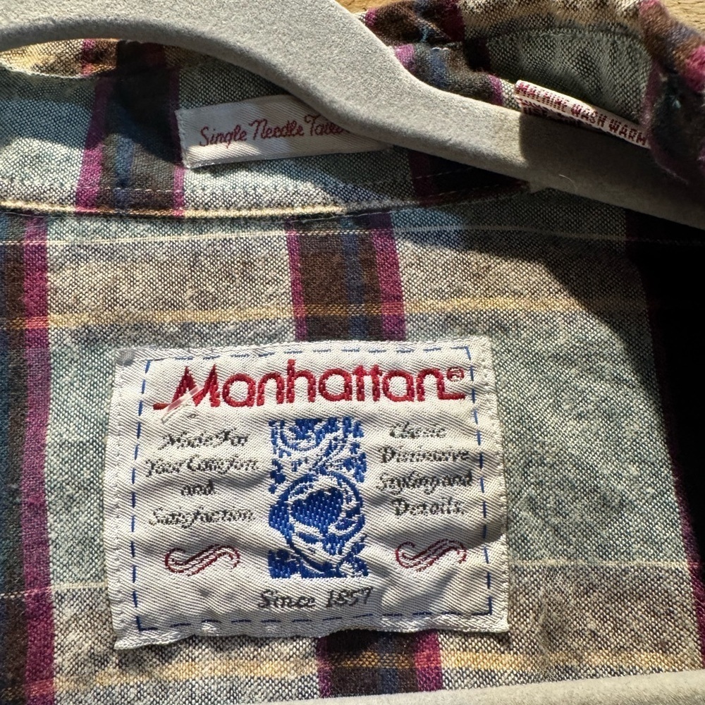 Vintage Manhattan Plaid Flannel
Long Sleeve Buttonup Shirt Size L - Picture 3 of 4